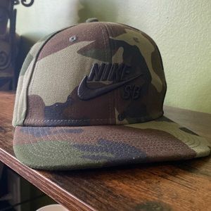 Nike NikeSB CAMO HAT icon og black logo SnapBack